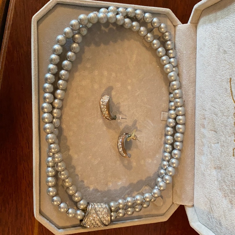 Earring and necklace set